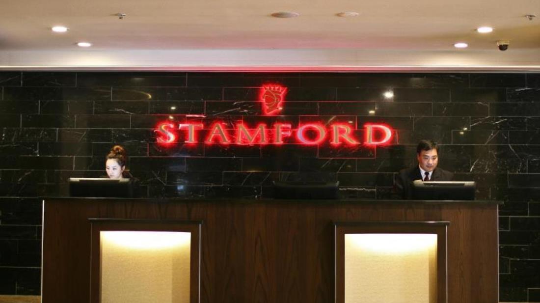 스탬퍼드 플라자 애들레이드 호텔 외부 사진 Stamford logo at the reception of the hotel