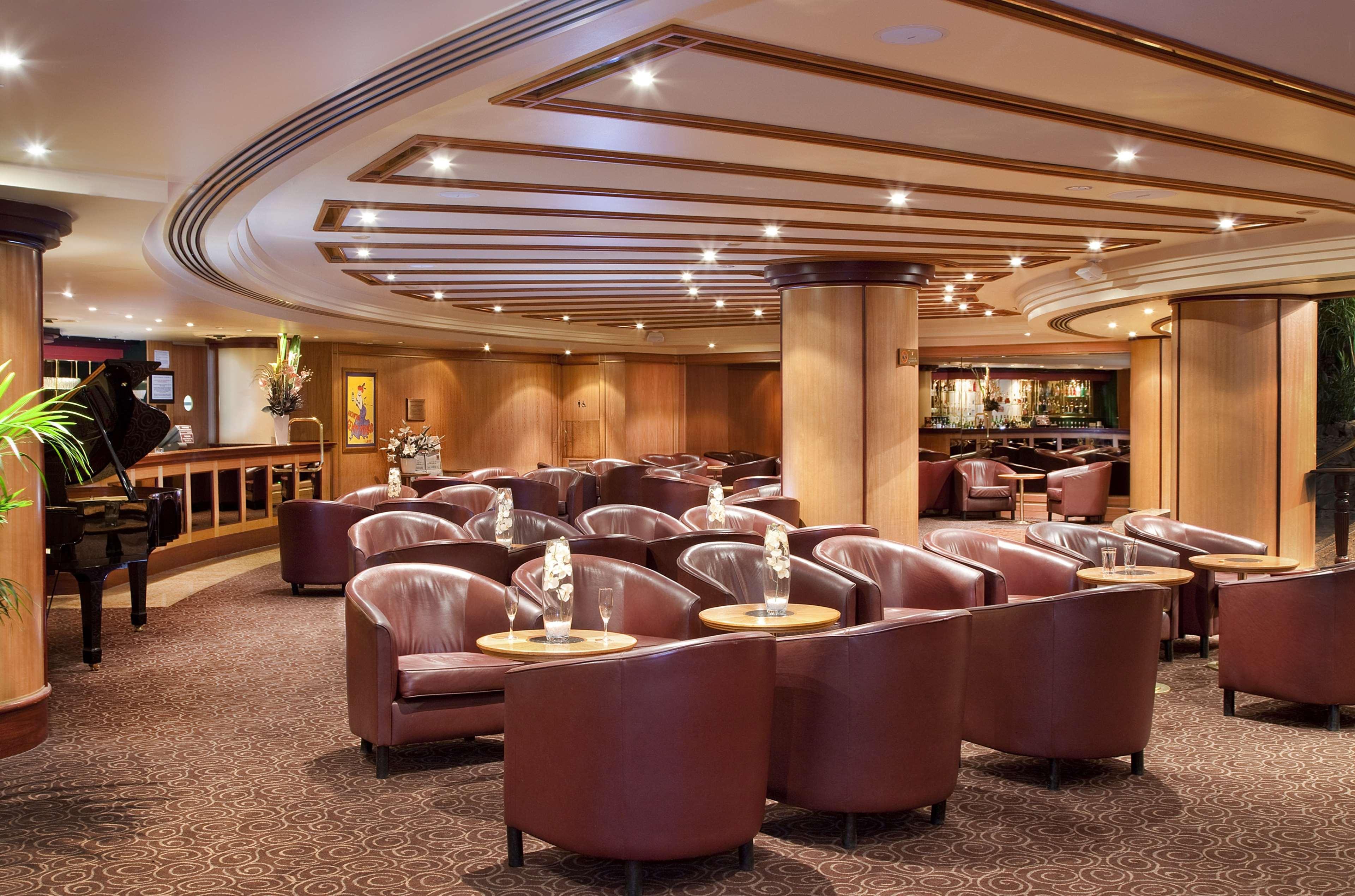 스탬퍼드 플라자 애들레이드 호텔 레스토랑 사진 The lounge at the airport