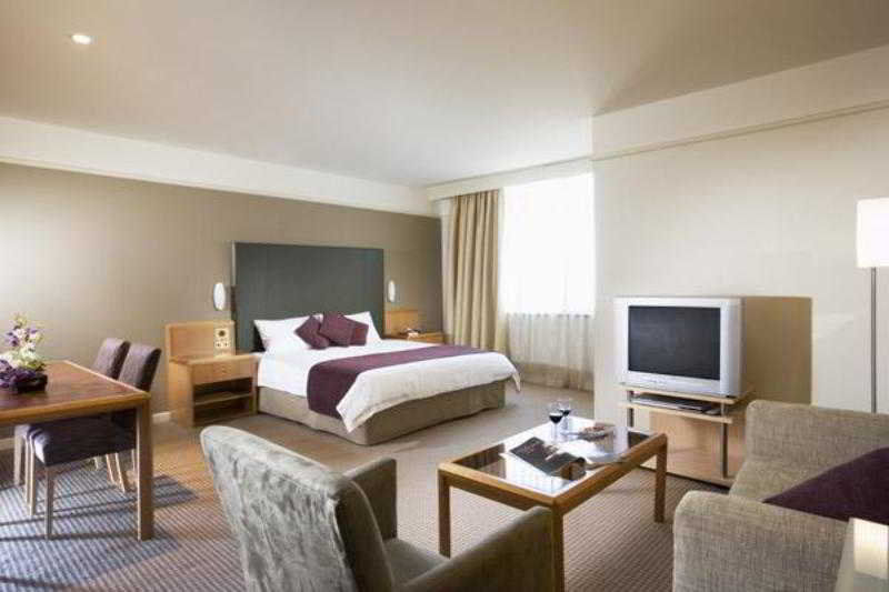 스탬퍼드 플라자 애들레이드 호텔 객실 사진 A suite at the Hilton London Heathrow