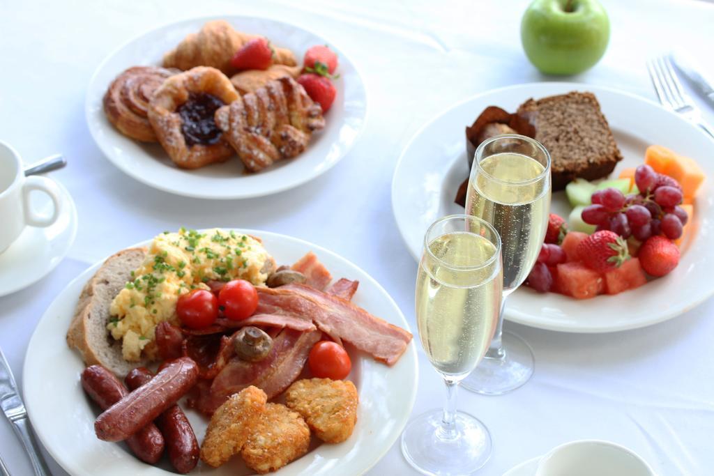 스탬퍼드 플라자 애들레이드 호텔 외부 사진 A typical breakfast buffet
