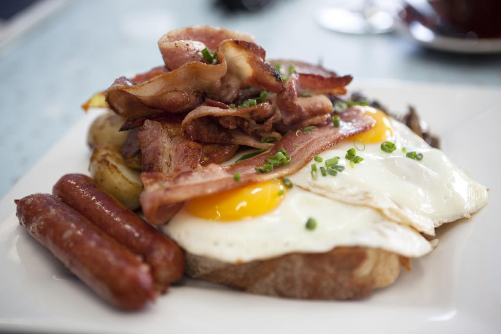 스탬퍼드 플라자 애들레이드 호텔 외부 사진 A bacon roll